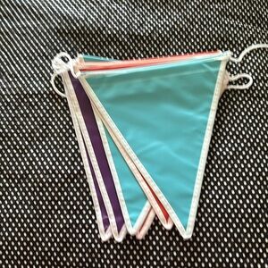 Cute 6 point hanging banner. Perfect for school and home! 🎉